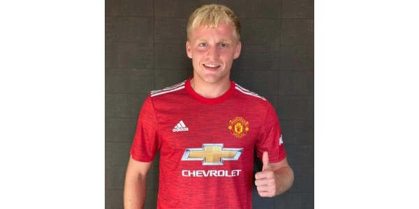 Manchester United potpisuje Donnyja van de Beeka uz podršku publike